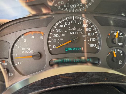 Used 2005 GMC Sierra 2500 SLT w/ Heavy-Duty Power Package AWD/4WD image 13