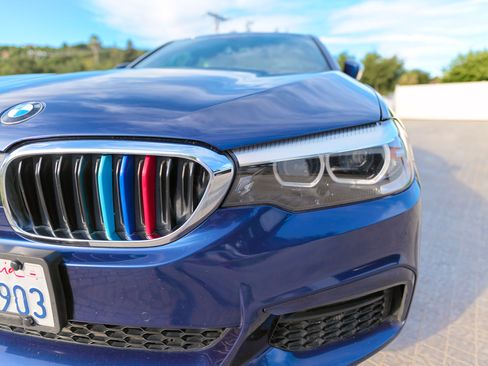 Used 2018 BMW 530e xDrive w/ M Sport Package 2 AWD/4WD image 10