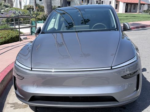 Used 2026 Tesla Model Y Long Range image 1