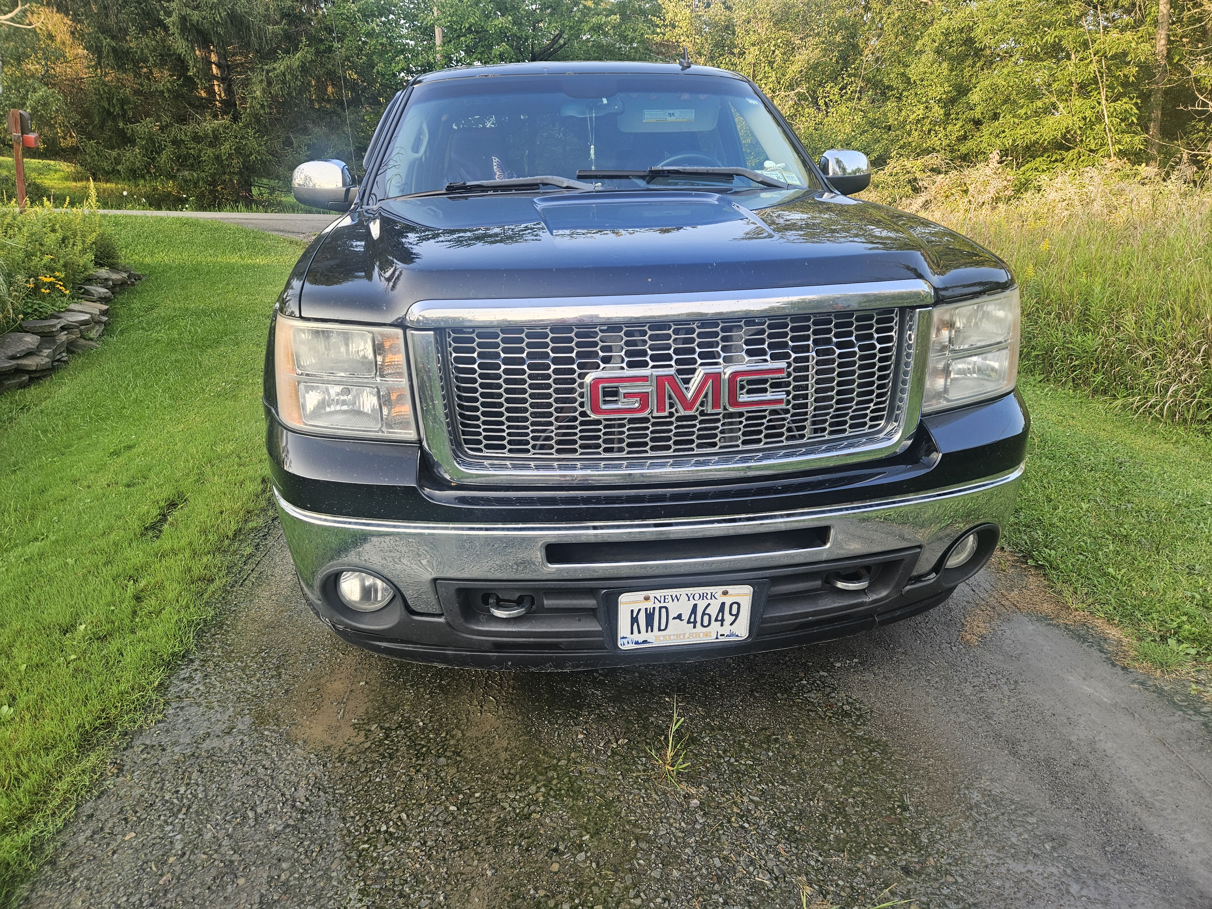 Used 2010 GMC Sierra 1500 SLT w/ LPO, Deluxe Chrome Package AWD/4WD image 1