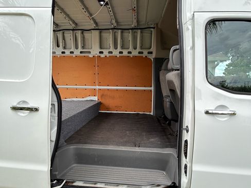 Used 2017 Nissan NV 2500 SL w/ Technology Package RWD image 6