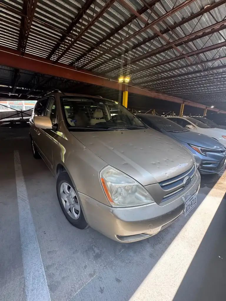 Used 2007 Kia Sedona w/ Convenience Pkg FWD image 11