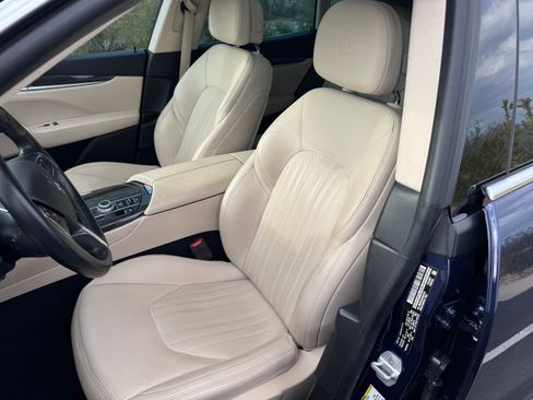 Used 2017 Maserati Levante w/ Luxury Package image 11