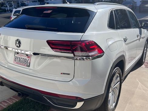 Used 2021 Volkswagen Atlas Cross Sport SE w/ Panoramic Sunroof Package image 16