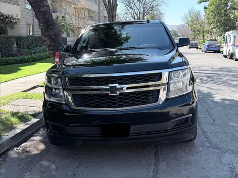 Used 2019 Chevrolet Suburban LT image 2