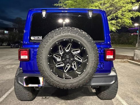 Used 2020 Jeep Wrangler Unlimited Sahara w/ Uconnect 4C Nav & Sound Group image 4