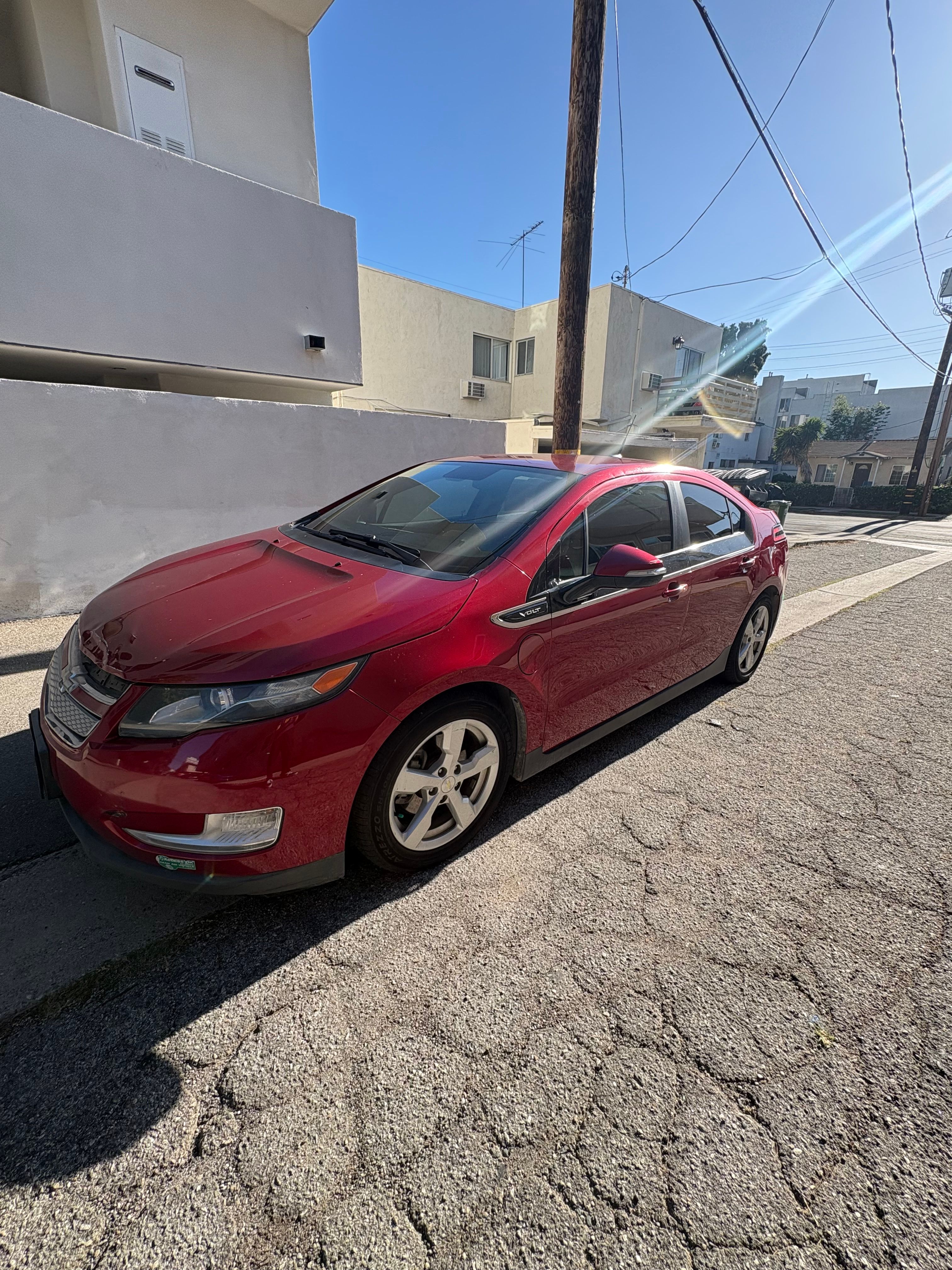 Used 2013 Chevrolet Volt Premium w/ Premium Trim Package FWD image 2