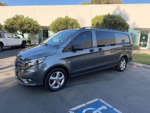 Used 2022 Mercedes-Benz Metris image 2