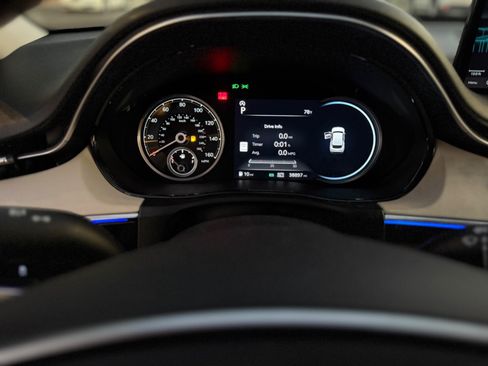 Used 2022 Genesis GV70 2.5T w/ Advanced Package image 8