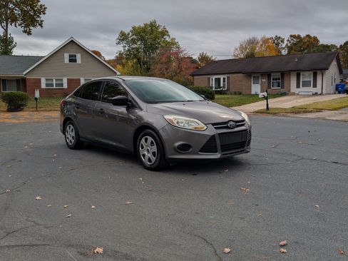 Used 2012 Ford Focus S image 1
