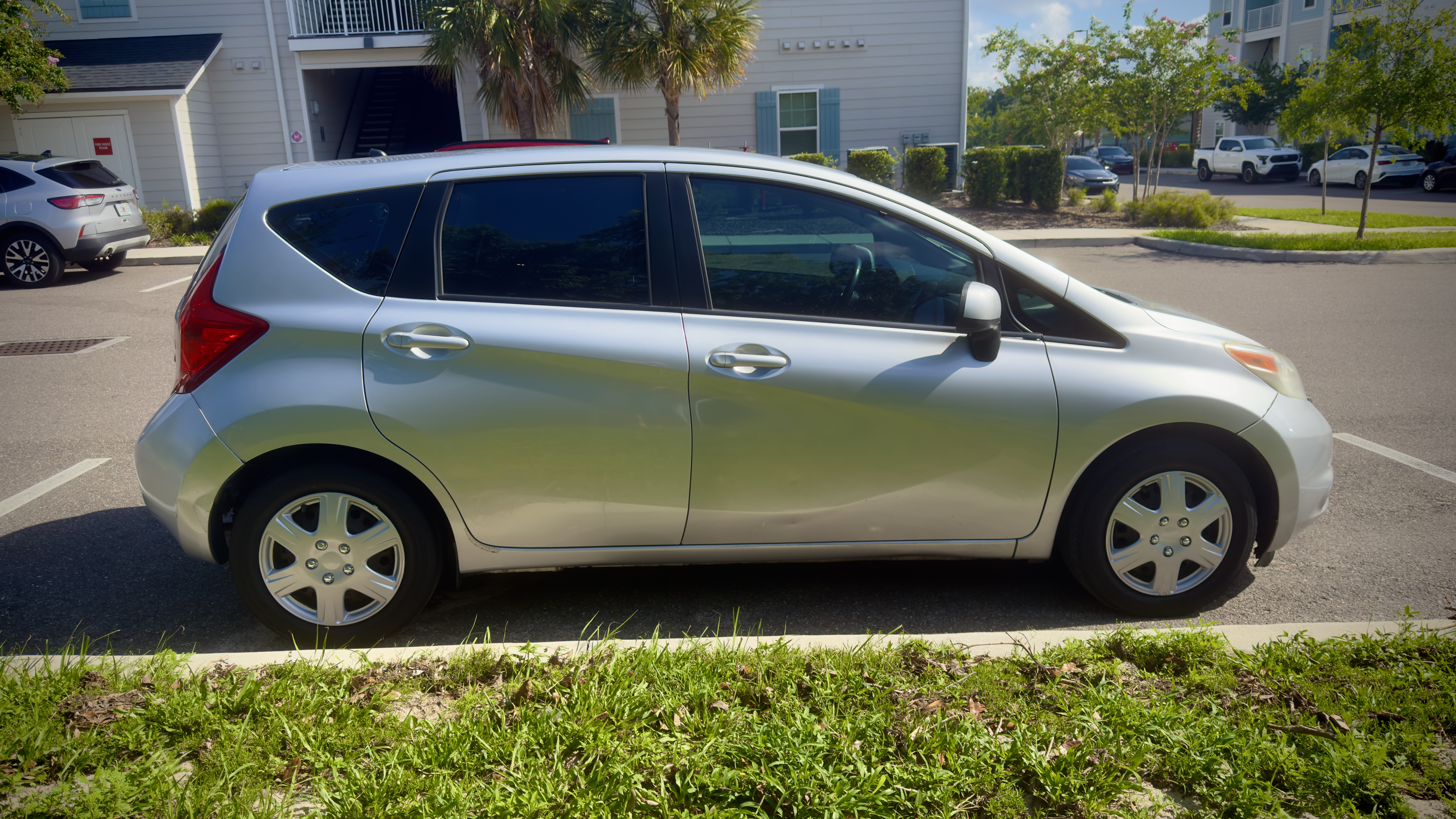 Used 2014 Nissan Versa Note SV FWD image 1