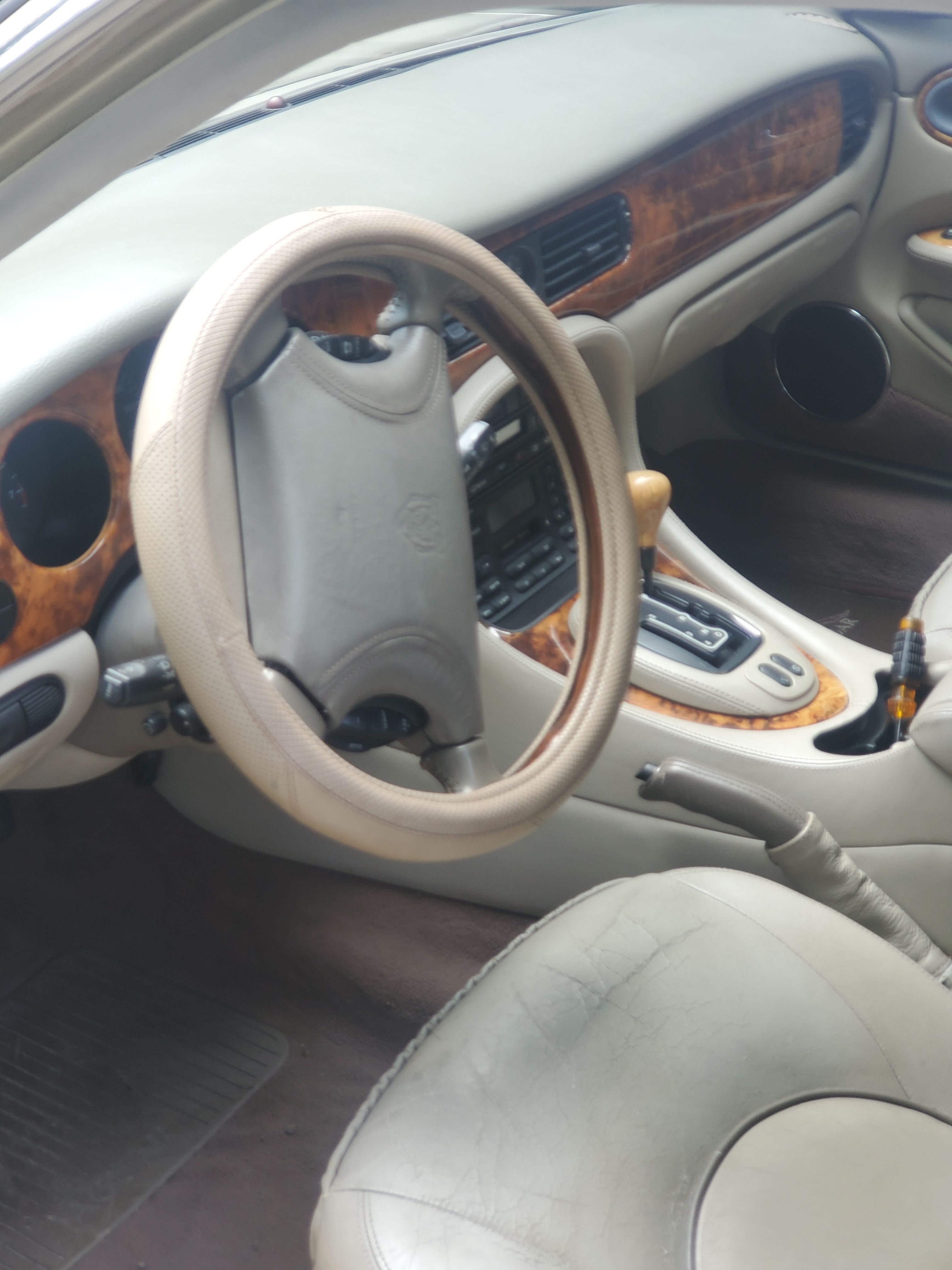 Used 1999 Jaguar XJ8 L RWD image 2