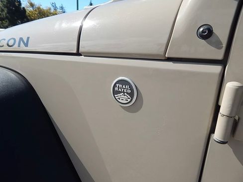 Used 2016 Jeep Wrangler Unlimited Rubicon w/ Connectivity Group image 15