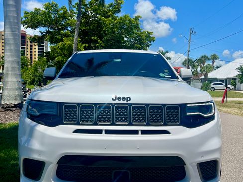 Used 2018 Jeep Grand Cherokee Trackhawk image 2