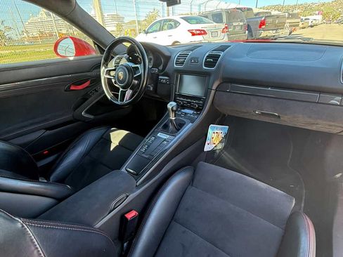 Used 2016 Porsche Cayman GT4 image 2