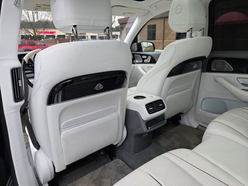 Used 2023 Mercedes-Benz Maybach GLS 600 4MATIC image 16