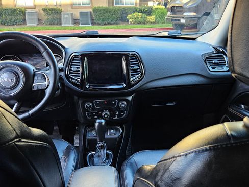 Used 2018 Jeep Compass Limited w/ Navigation Group FWD image 10