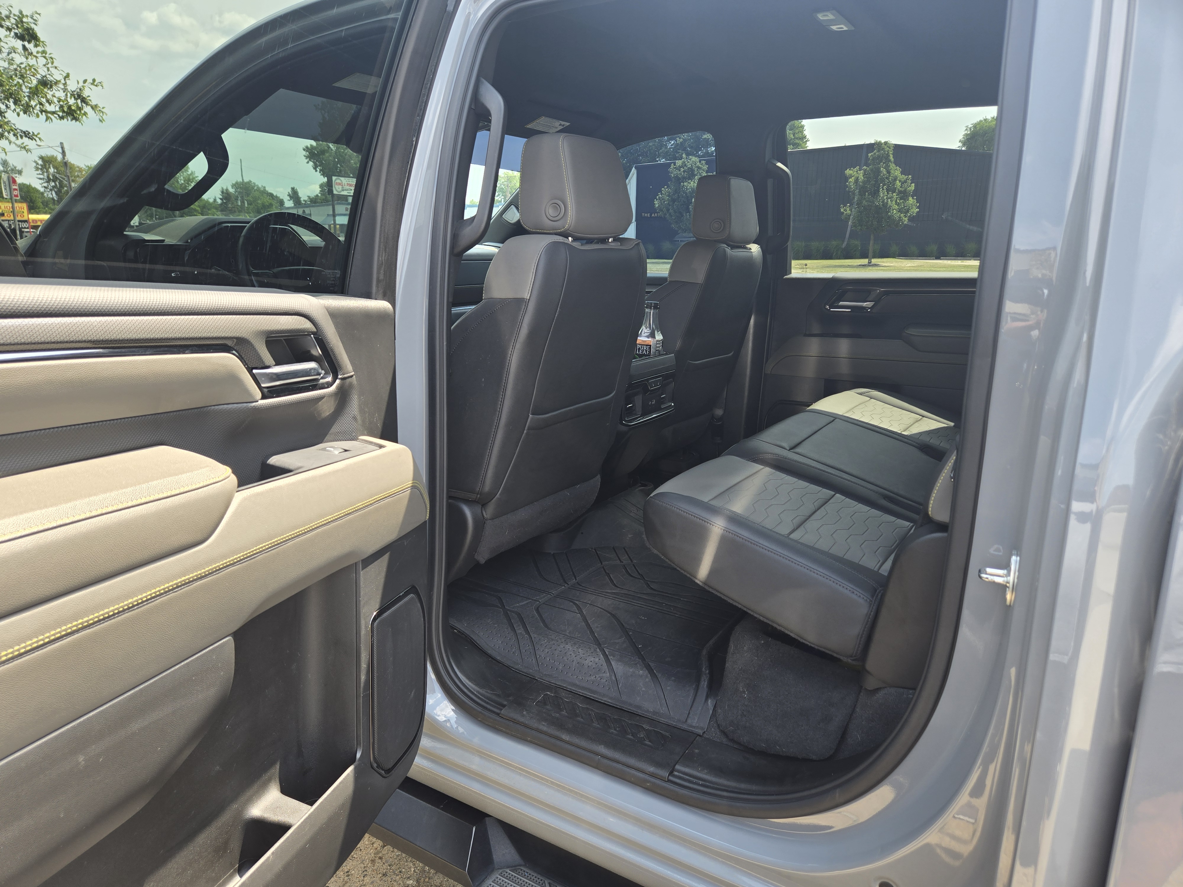 Used 2024 Chevrolet Silverado 2500 ZR2 w/ Technology Package AWD/4WD image 18