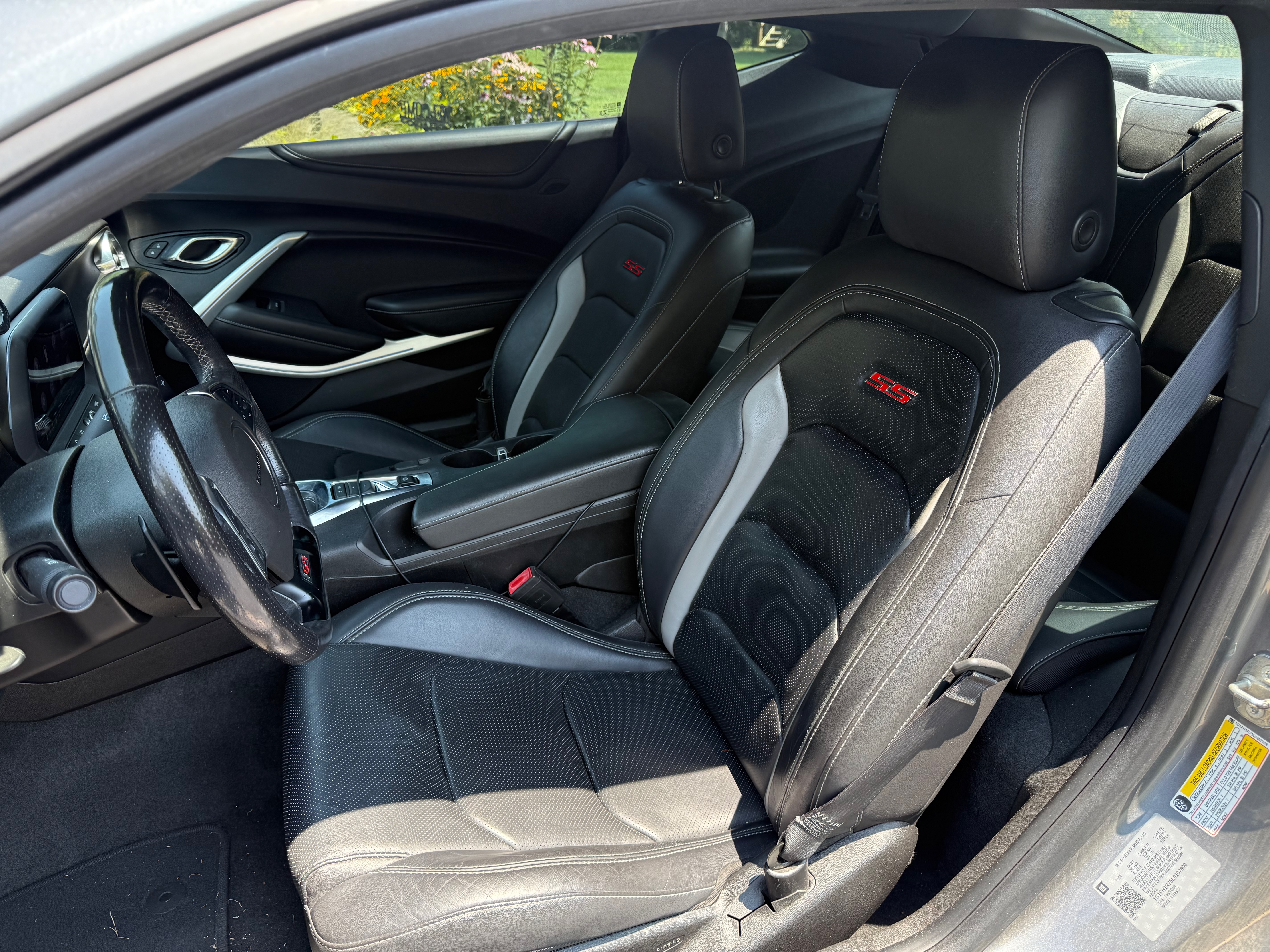 Used 2020 Chevrolet Camaro SS RWD image 12