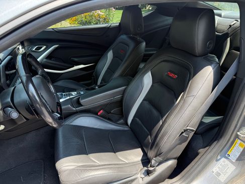 Used 2020 Chevrolet Camaro SS RWD image 12
