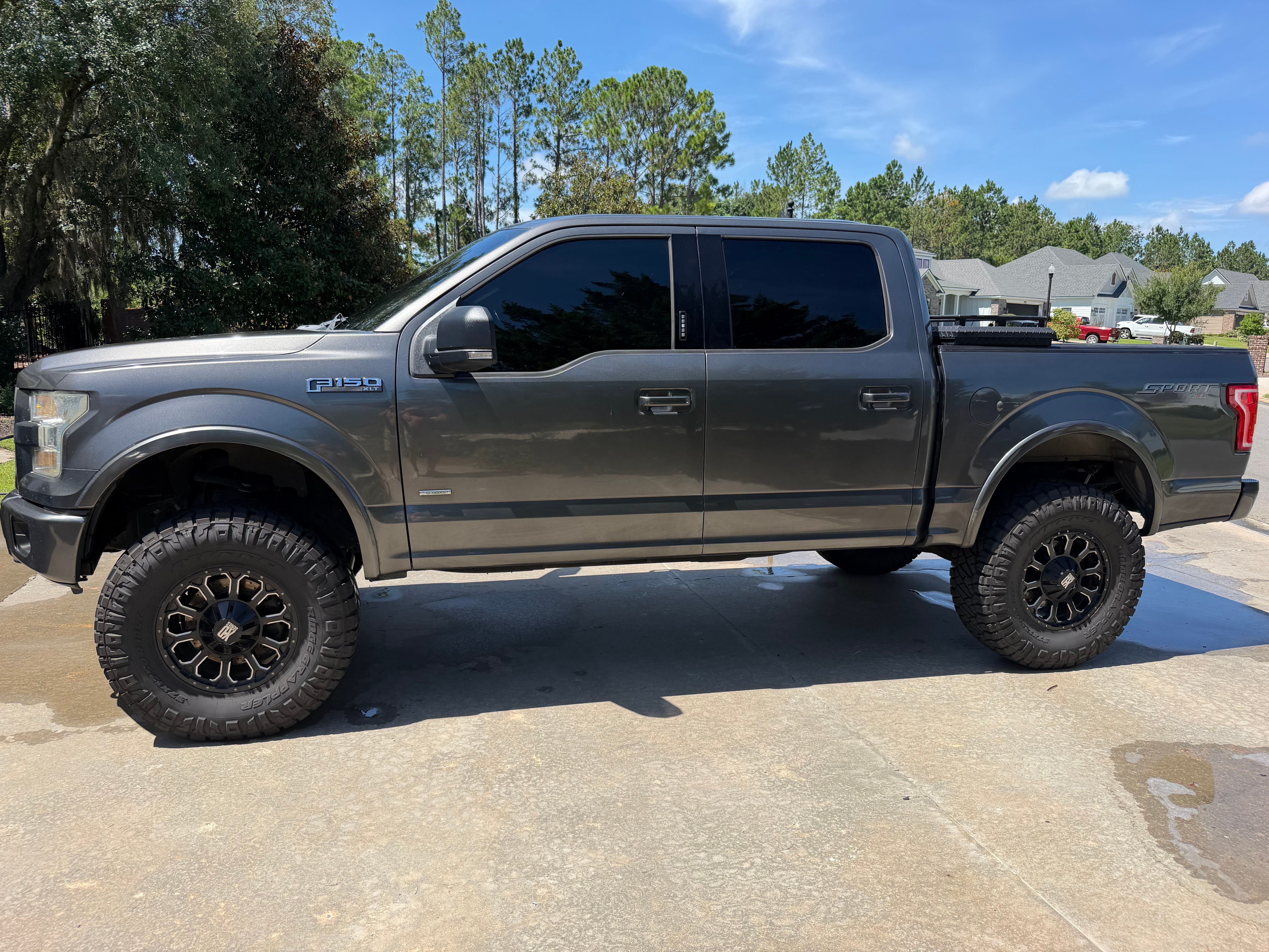 Used 2016 Ford F150 XLT w/ Equipment Group 302A Luxury AWD/4WD image 9