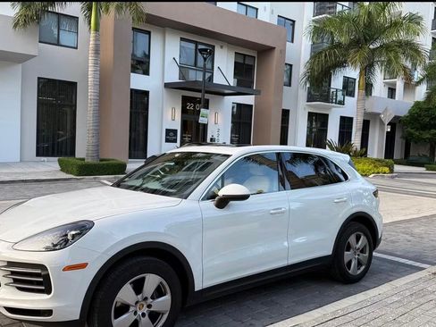 Used 2019 Porsche Cayenne AWD/4WD image 1