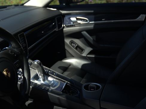 Used 2014 Porsche Panamera S RWD image 16