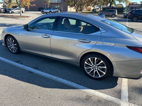 Used 2019 Lexus ES 350 w/ Premium Package image 6
