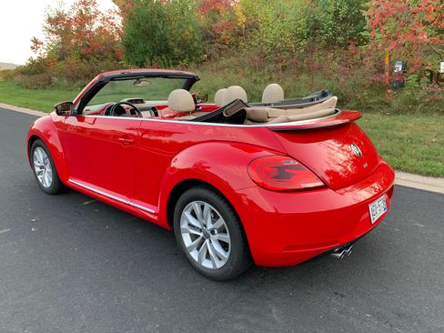 Used 2013 Volkswagen Beetle TDI FWD image 9