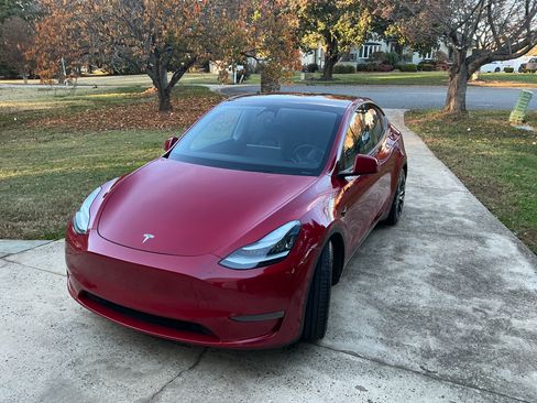 Used 2020 Tesla Model Y Performance image 1