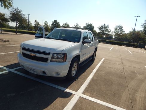 Used 2011 Chevrolet Avalanche LS RWD image 15