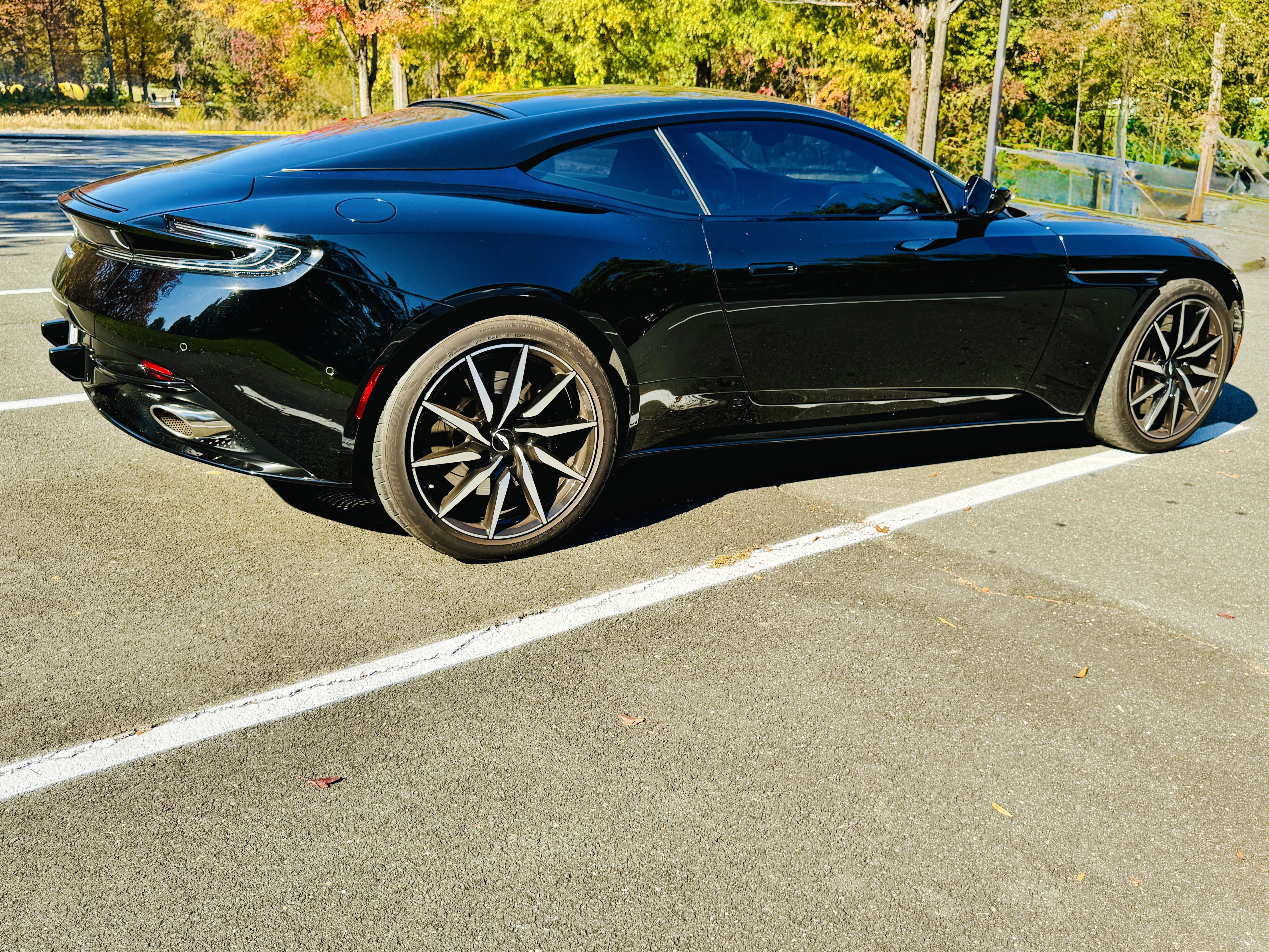 Used 2018 Aston Martin DB11 Coupe RWD image 5
