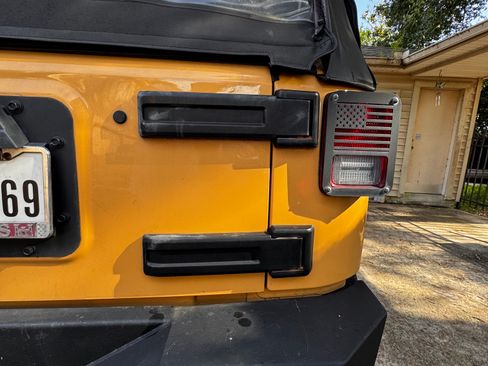 Used 2013 Jeep Wrangler Sport w/ Connectivity Group AWD/4WD image 14