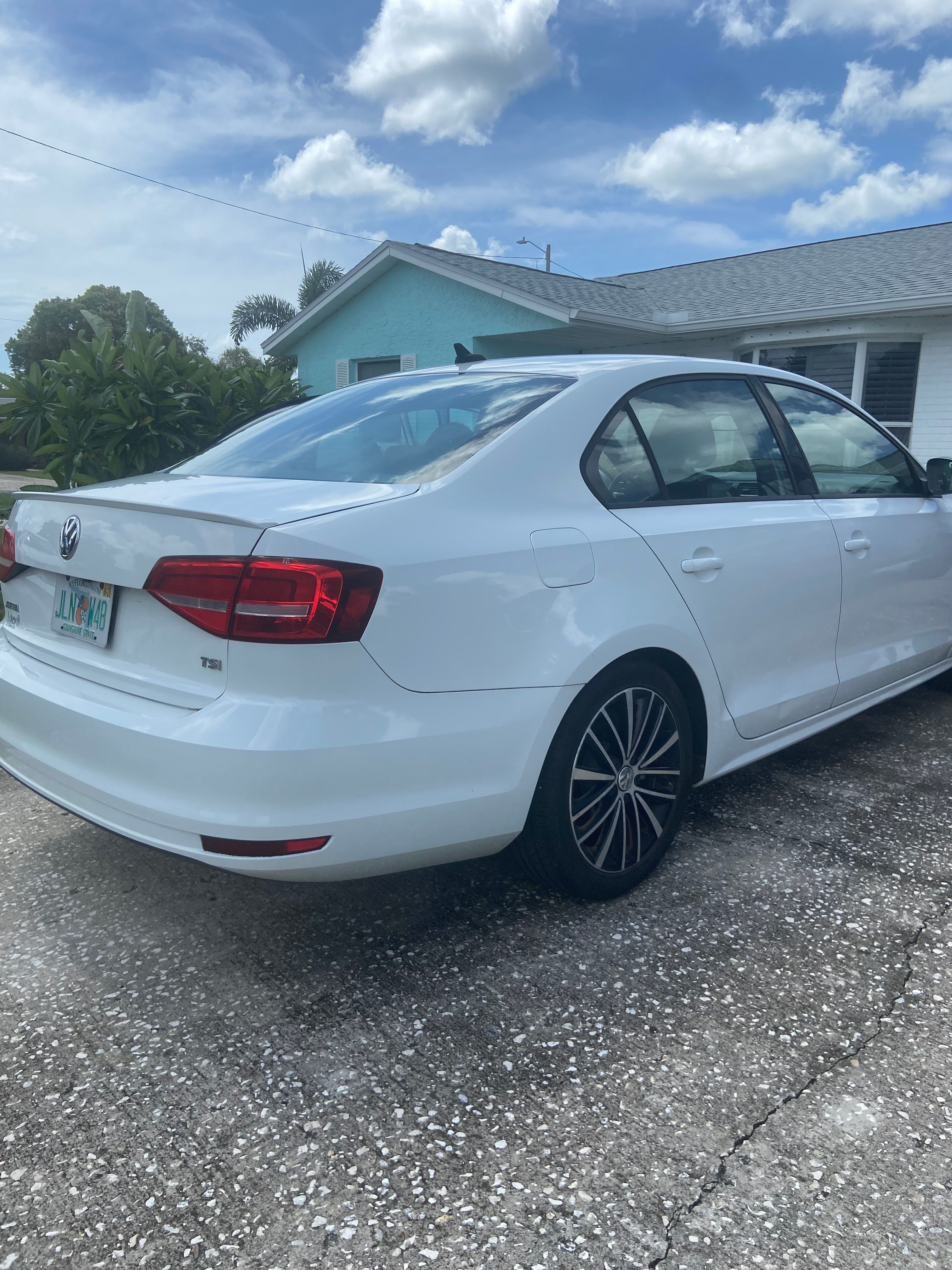 Used 2015 Volkswagen Jetta Sport FWD image 4
