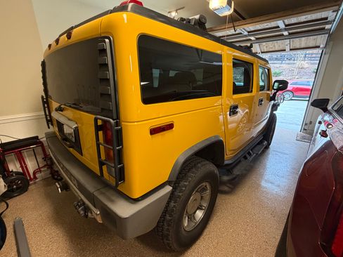 Used 2003 HUMMER H2 w/ Preferred Equipment Group image 31