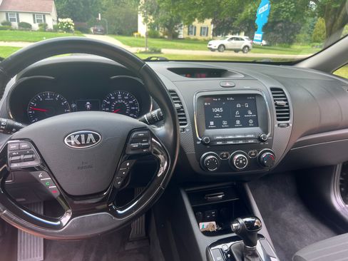 Used 2017 Kia Forte S w/ S Technology Package FWD image 8