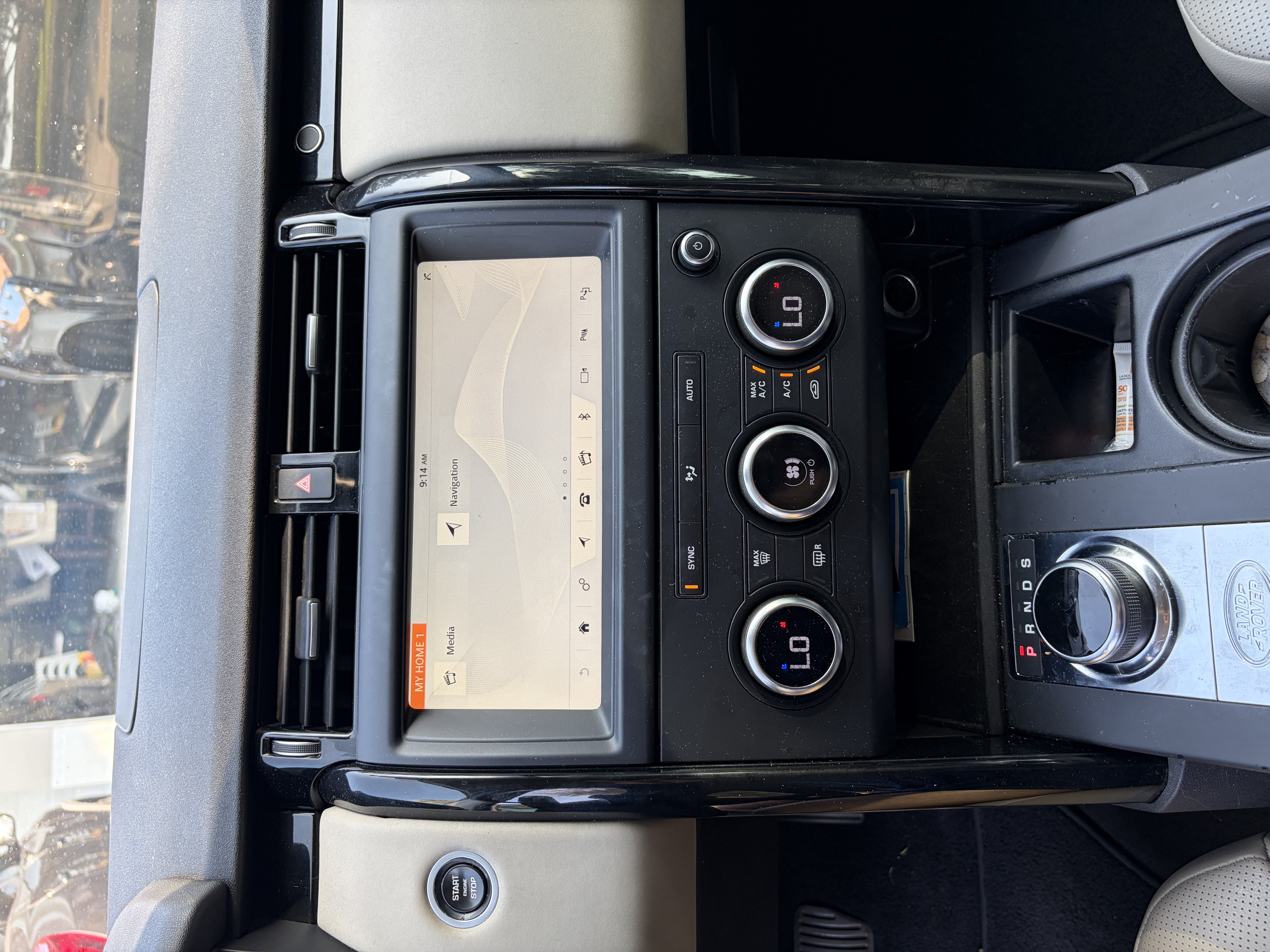 Used 2019 Land Rover Discovery SE AWD/4WD image 14