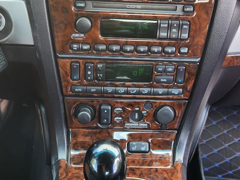 Used 2005 Ford Thunderbird Deluxe image 11