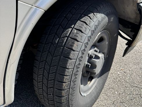 Used 2017 Chevrolet Express 3500 LT w/ LT Preferred Equipment Group image 4