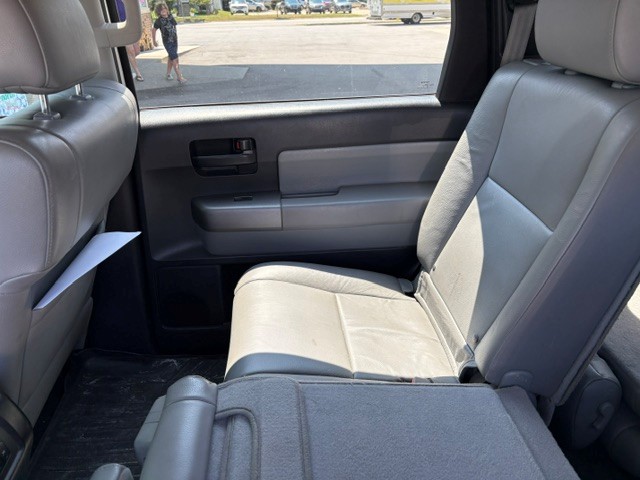 Used 2016 Toyota Sequoia SR5 w/ Premium Package AWD/4WD image 4
