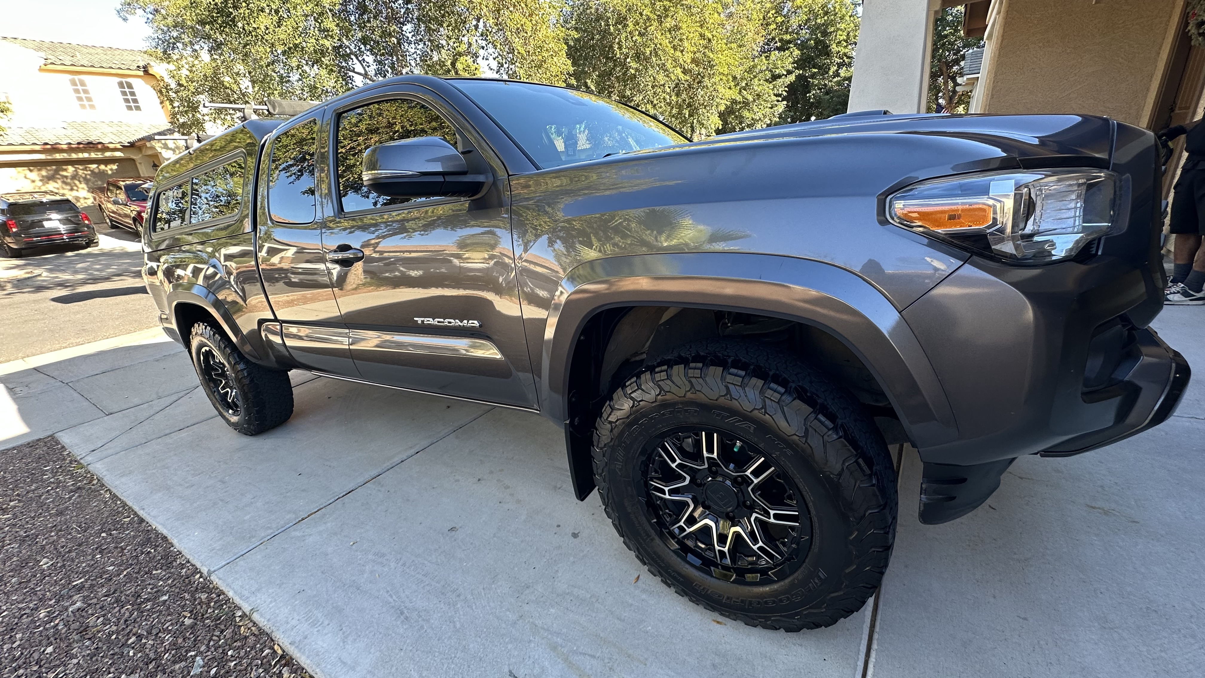 Used 2020 Toyota Tacoma TRD Sport AWD/4WD image 9