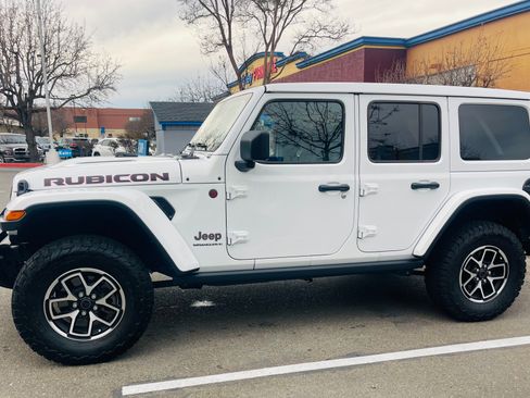 Used 2025 Jeep Wrangler Unlimited Rubicon image 1