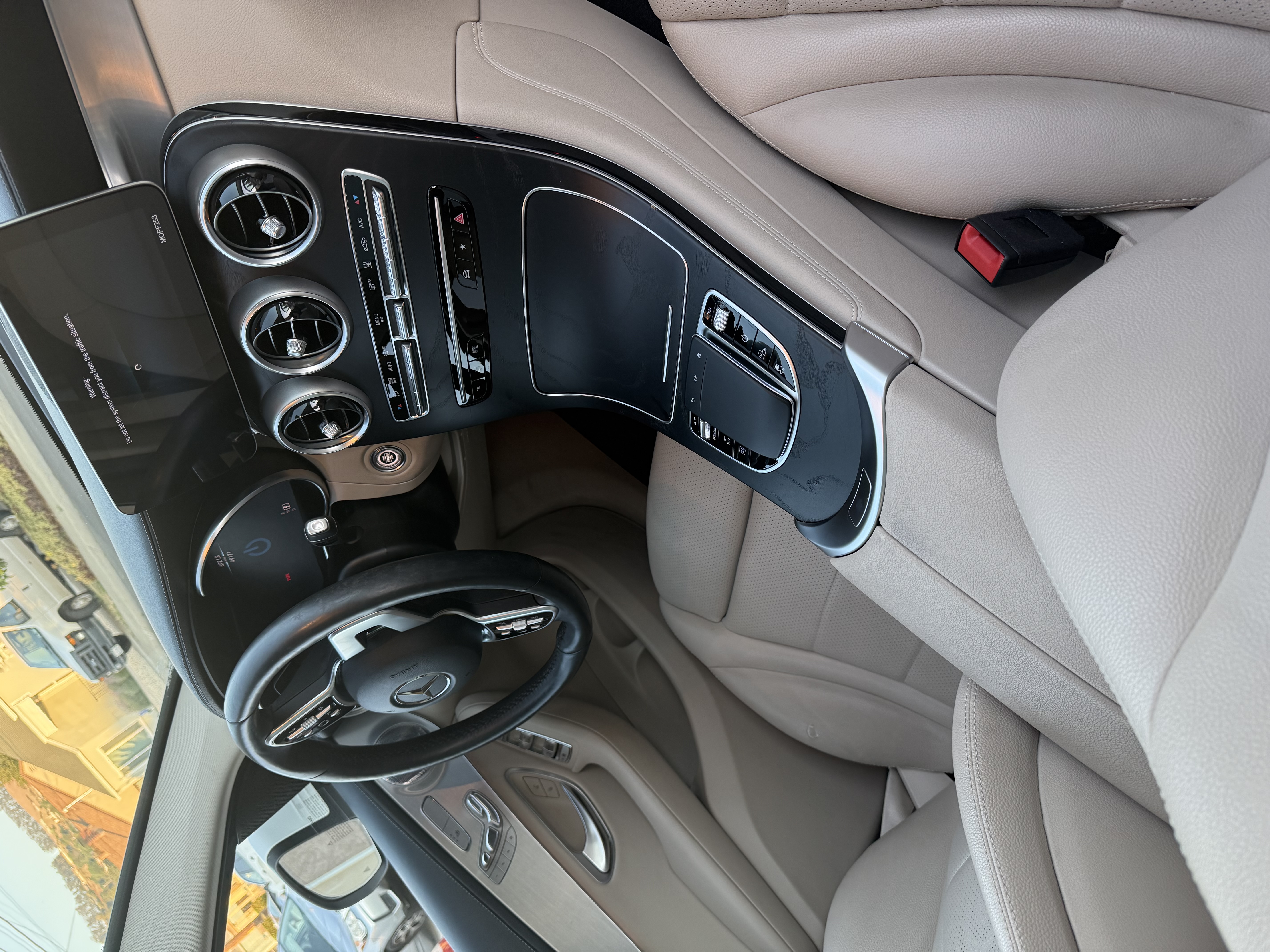 Used 2020 Mercedes-Benz GLC 350e 4MATIC image 11