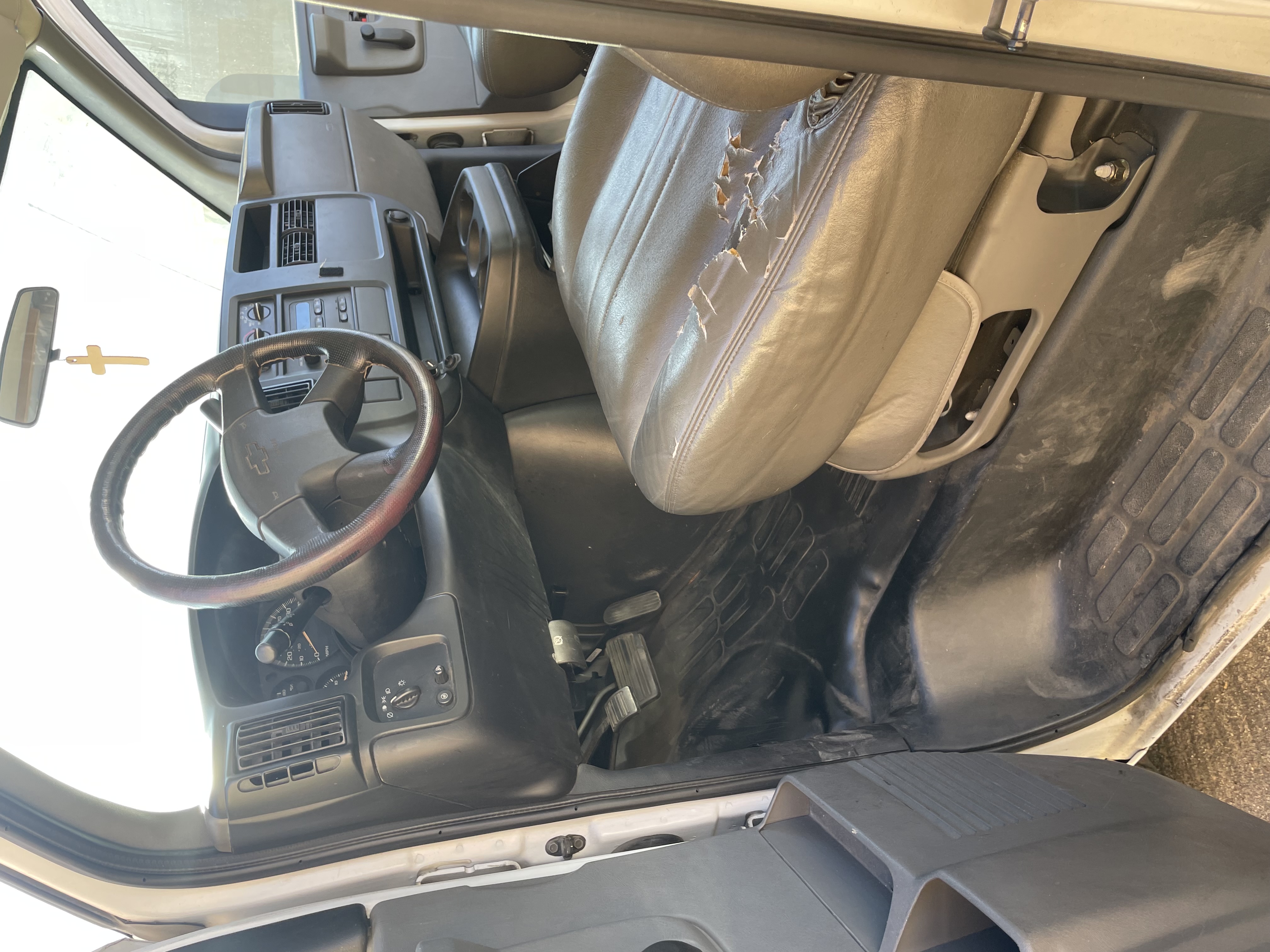 Used 2003 Chevrolet Express 2500 RWD image 11