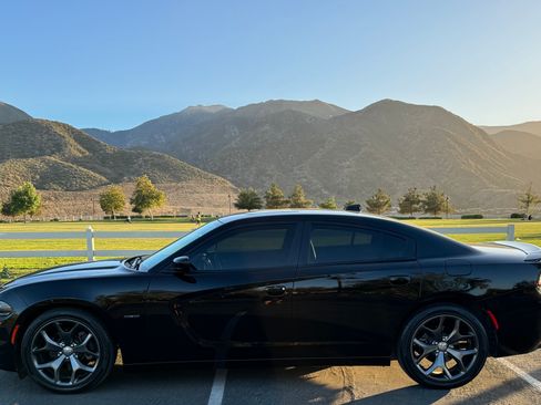 Used 2015 Dodge Charger R/T w/ Premium Group RWD image 8