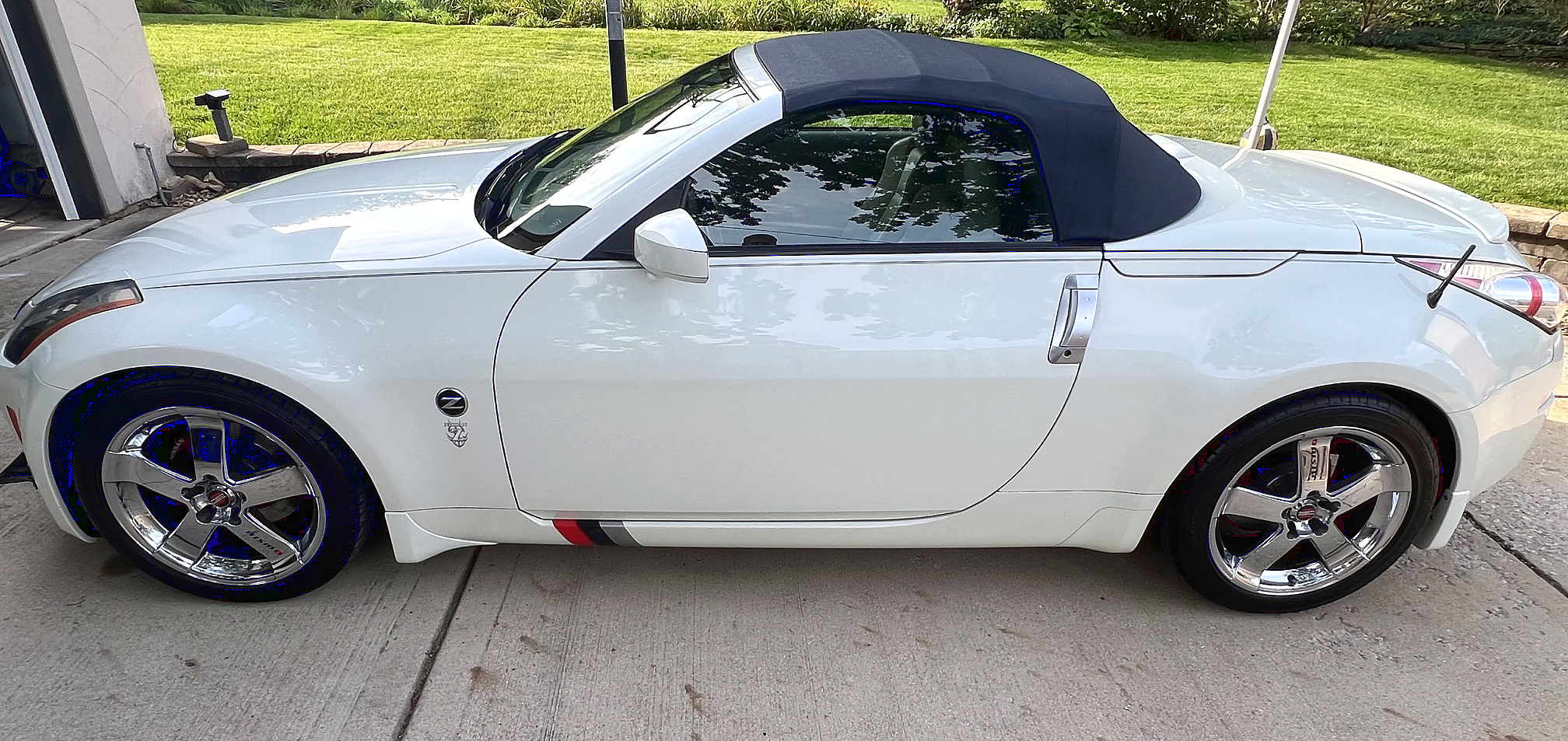 Used 2004 Nissan 350Z Touring RWD image 2