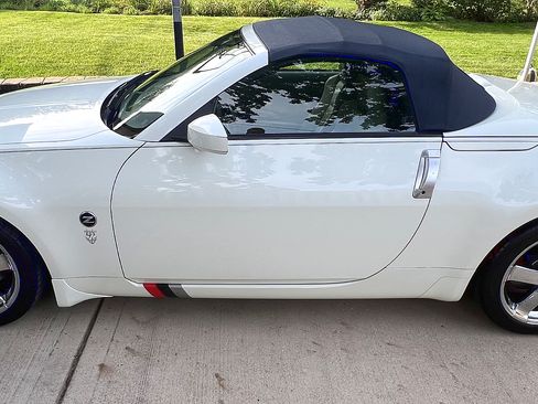 Used 2004 Nissan 350Z Touring RWD image 2