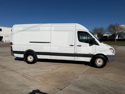 Used 2012 Mercedes-Benz Sprinter 2500 image 8