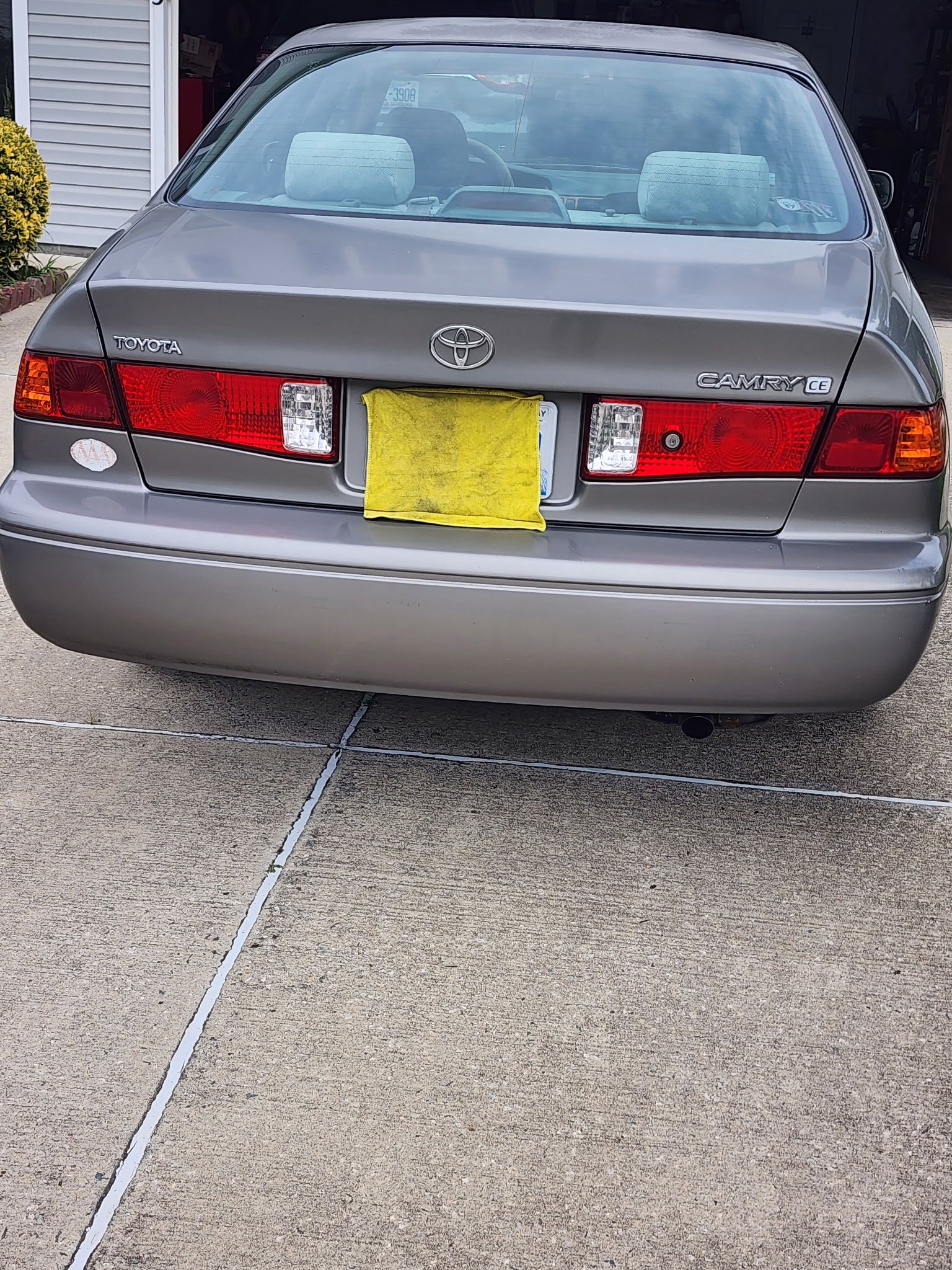 Used 2000 Toyota Camry CE w/ Value Pkg 1 FWD image 4