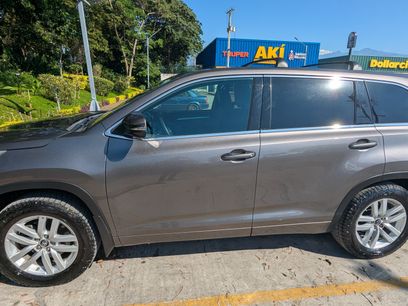 Used 2016 Toyota Highlander LE